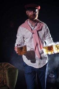 Mathias Znidarec als (studentischer) Bierträger