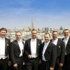 Die "Comedian Harmonists Wien". V.l.n.r.: Oleg Zalytskiy (Tenor), György Handl (Pianist), Hermann Thyringer (Bass), Martin Thyringer (Bariton), Gerhard Reiterer (Tenor), Johannes Gisser (Bariton)